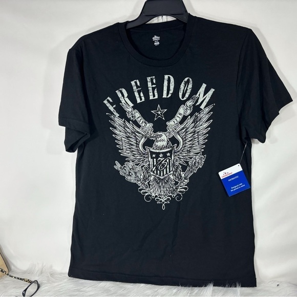 New NWT “ FREEDOM “ Patriotic Black Tee Shirt L - Picture 1 of 4